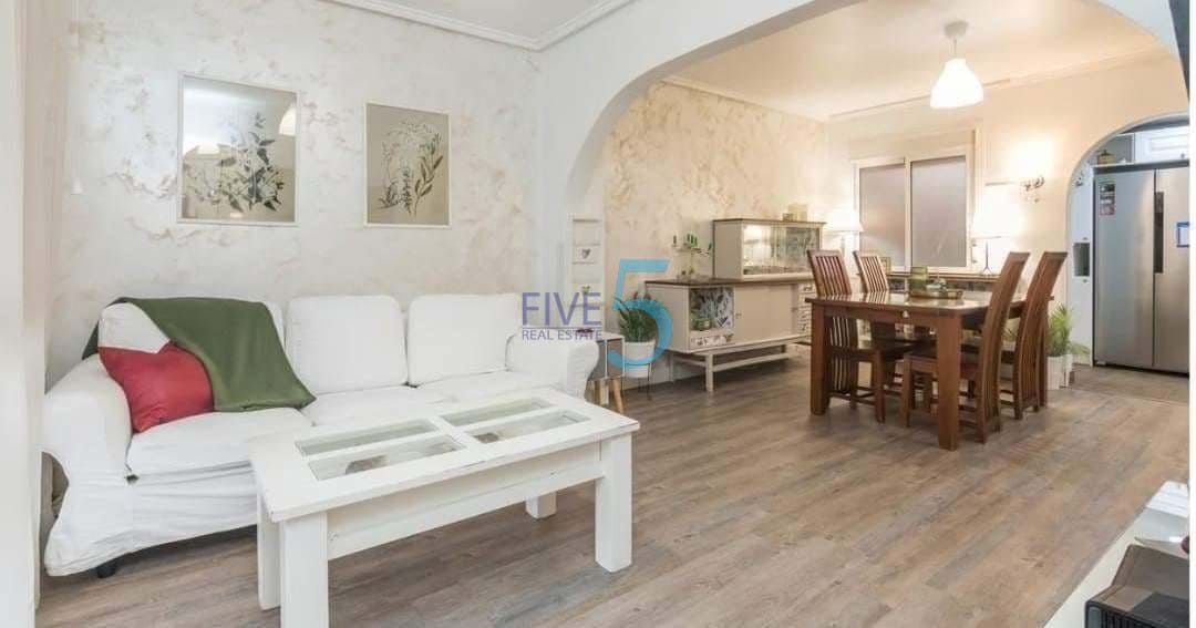 3 makuuhuone Omakotitalo myytävänä paikassa Gran Alacant - 319 000 € (Ref: 9953599)