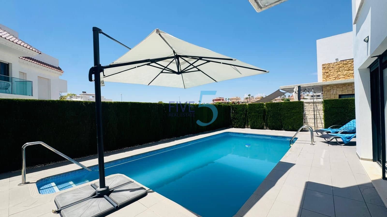 3 soveværelse Villa til salg i Ciudad Quesada med swimmingpool garage - € 520.000 (Ref: 9954580)