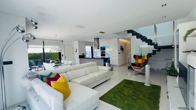 3 soveværelse Villa til salg i Ciudad Quesada, Rojales med swimmingpool garage - € 520.000 (Ref: 9954580)