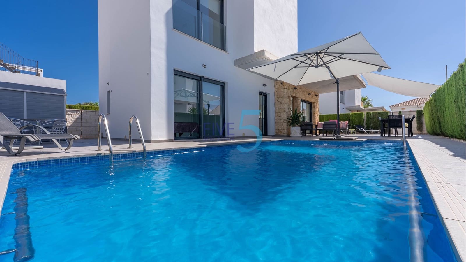 3 soveværelse Villa til salg i Ciudad Quesada med swimmingpool garage - € 499.999 (Ref: 9954580)