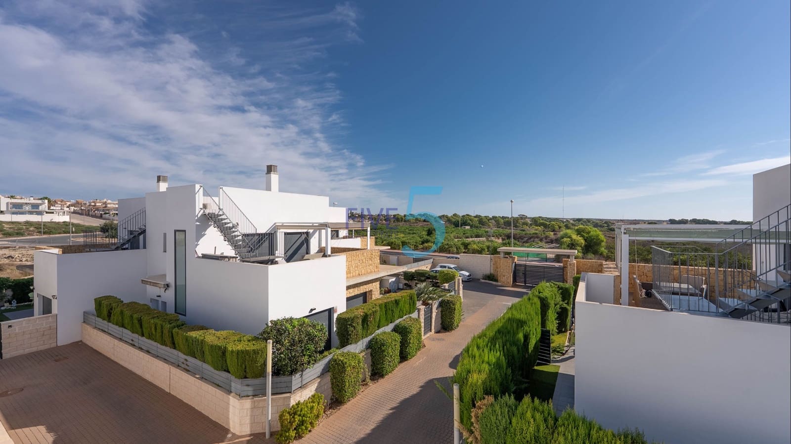 3 soveværelse Villa til salg i Ciudad Quesada med swimmingpool garage - € 499.999 (Ref: 9954580)