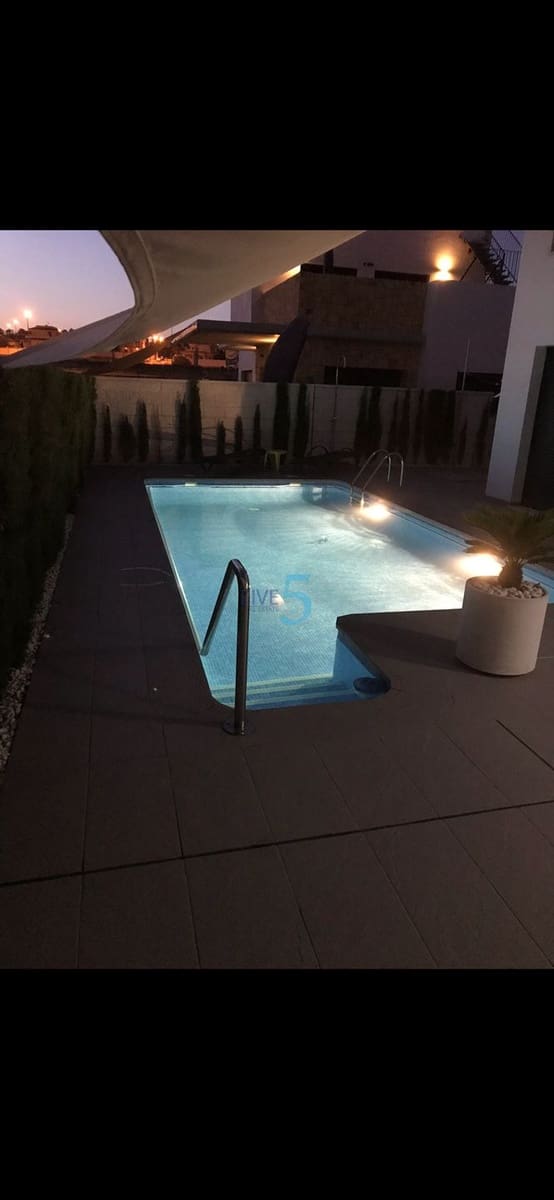 3 soveværelse Villa til salg i Ciudad Quesada med swimmingpool garage - € 499.999 (Ref: 9954580)