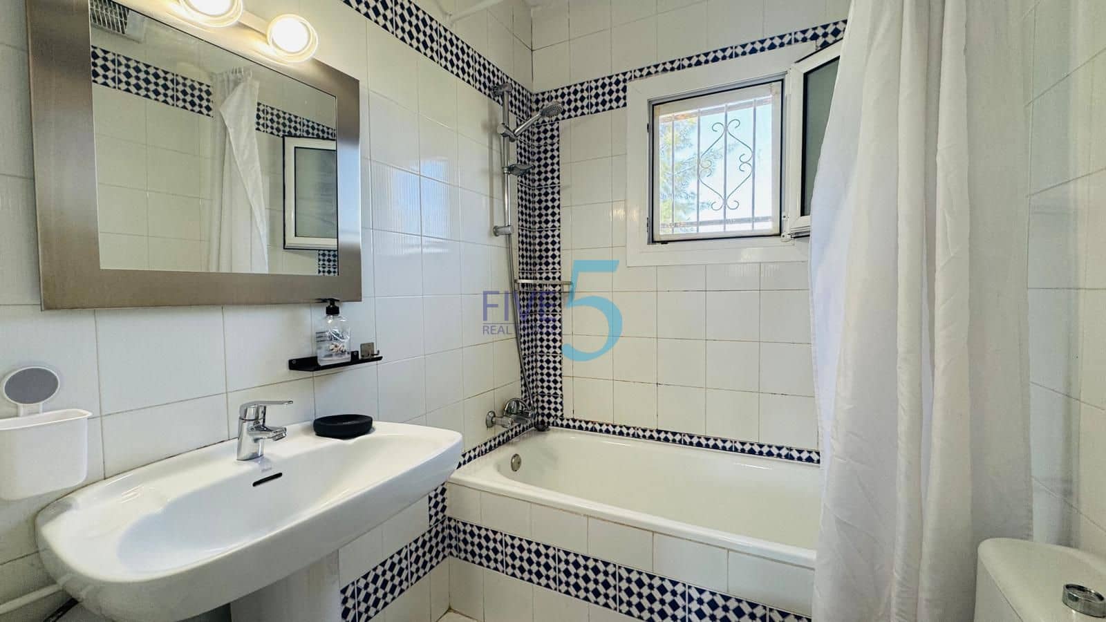 1 bedroom Apartment for sale in Villamartin with pool - € 95,000 (Ref: 9961219)