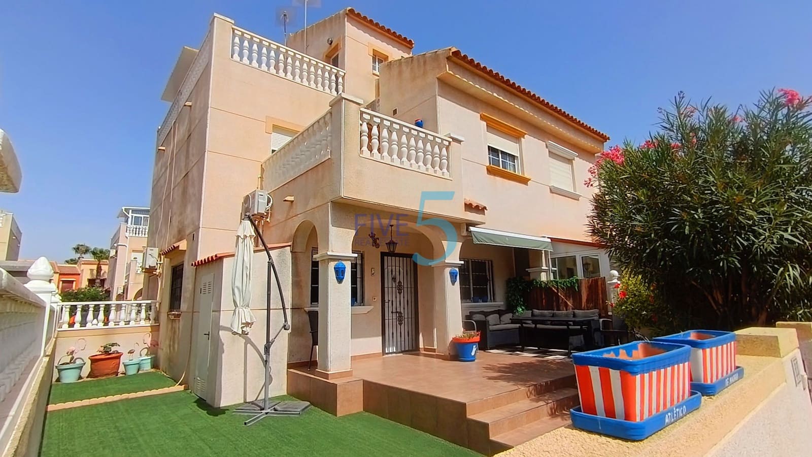 2 camera da letto Casa in vendita in Torrevieja con piscina - 195.000 € (Rif: 9961666)