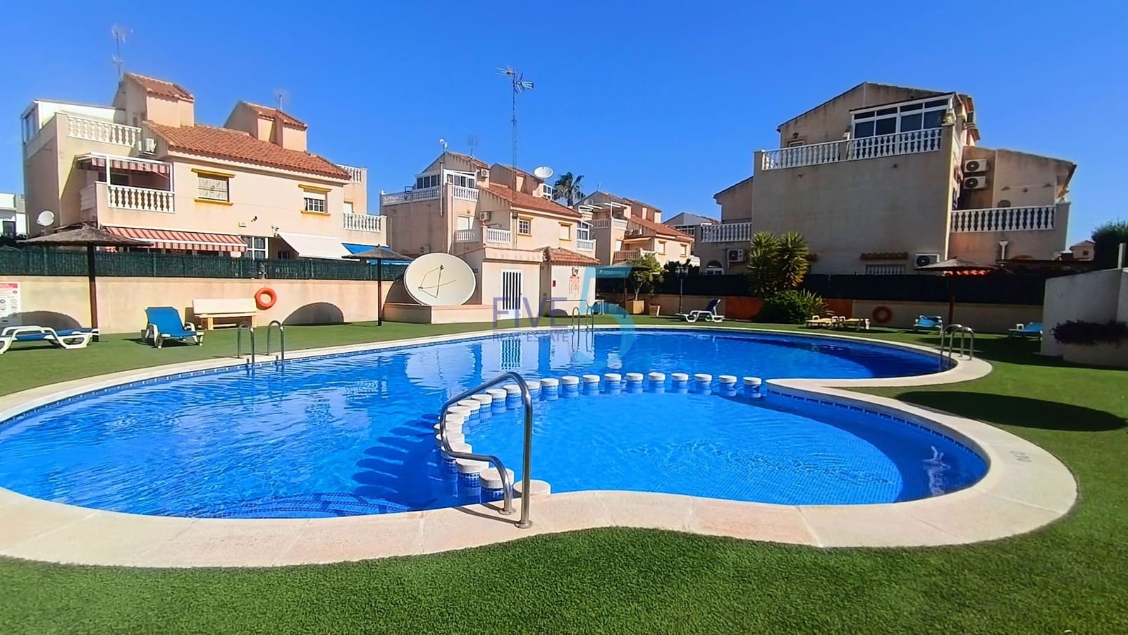 2 camera da letto Casa in vendita in Torrevieja con piscina - 195.000 € (Rif: 9961666)
