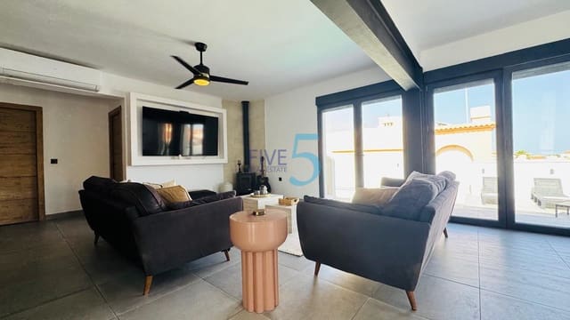 3 soveværelse Villa til salg i Villamartin, Orihuela med swimmingpool garage - € 419.900 (Ref: 9964033)