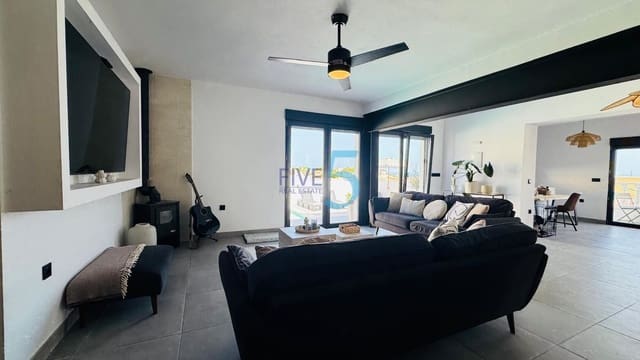 3 soveværelse Villa til salg i Villamartin, Orihuela med swimmingpool garage - € 419.900 (Ref: 9964033)