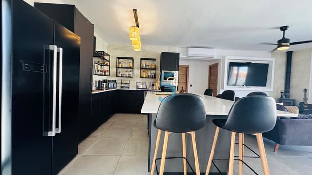 3 soveværelse Villa til salg i Villamartin, Orihuela med swimmingpool garage - € 419.900 (Ref: 9964033)