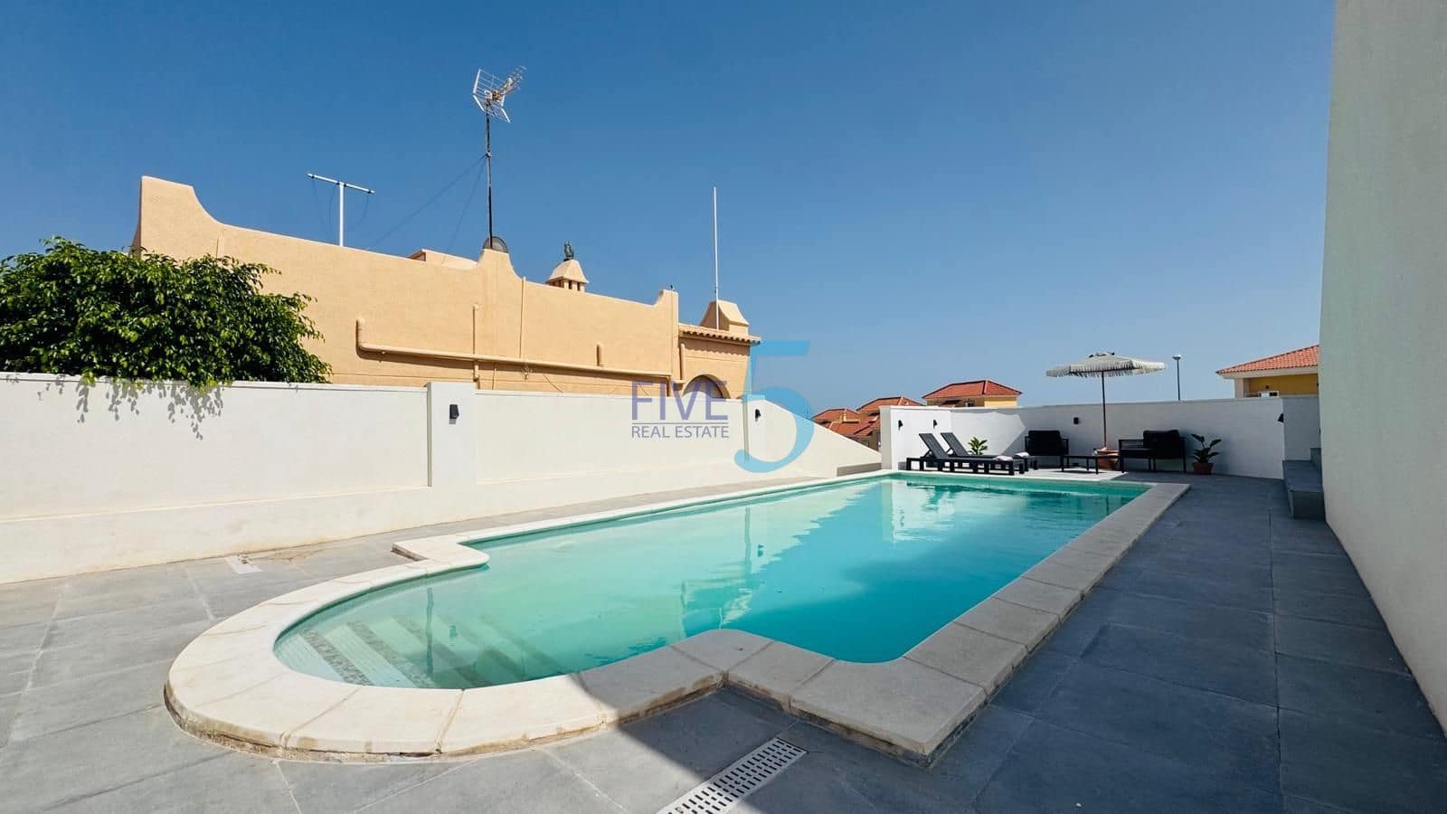 3 bedroom Villa for sale in Villamartin with pool garage - € 419,900 (Ref: 9964033)