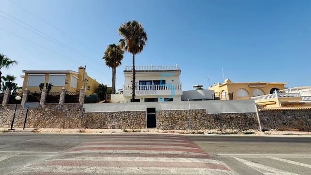 3 soveværelse Villa til salg i Villamartin, Orihuela med swimmingpool garage - € 419.900 (Ref: 9964033)