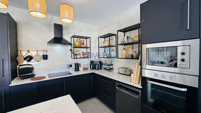 3 soveværelse Villa til salg i Villamartin, Orihuela med swimmingpool garage - € 419.900 (Ref: 9964033)