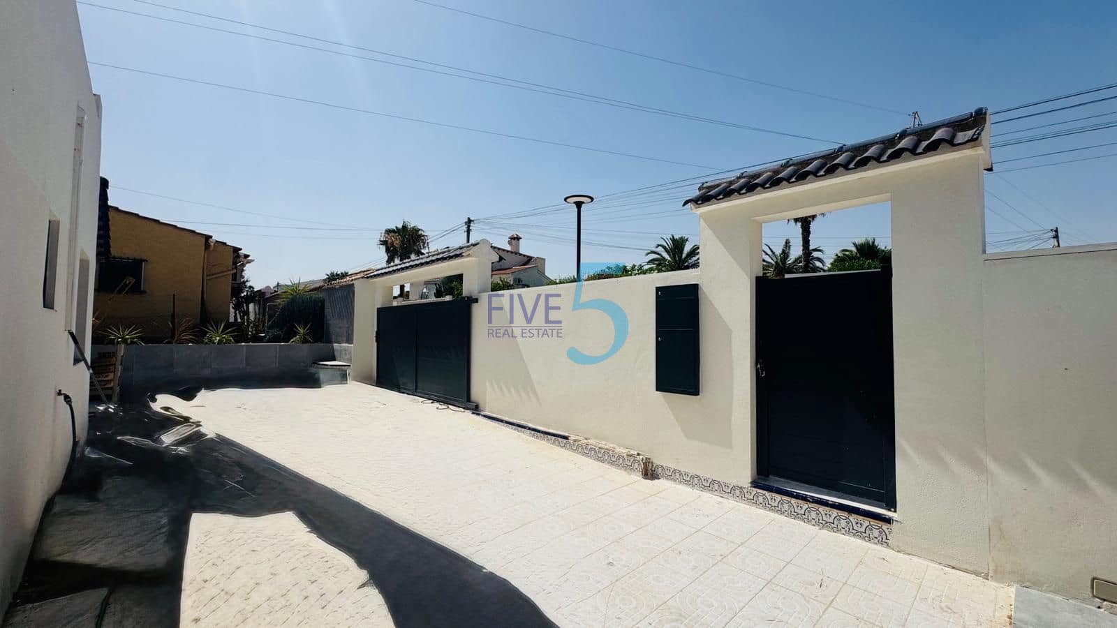 3 bedroom Villa for sale in Villamartin with pool garage - € 419,900 (Ref: 9964033)