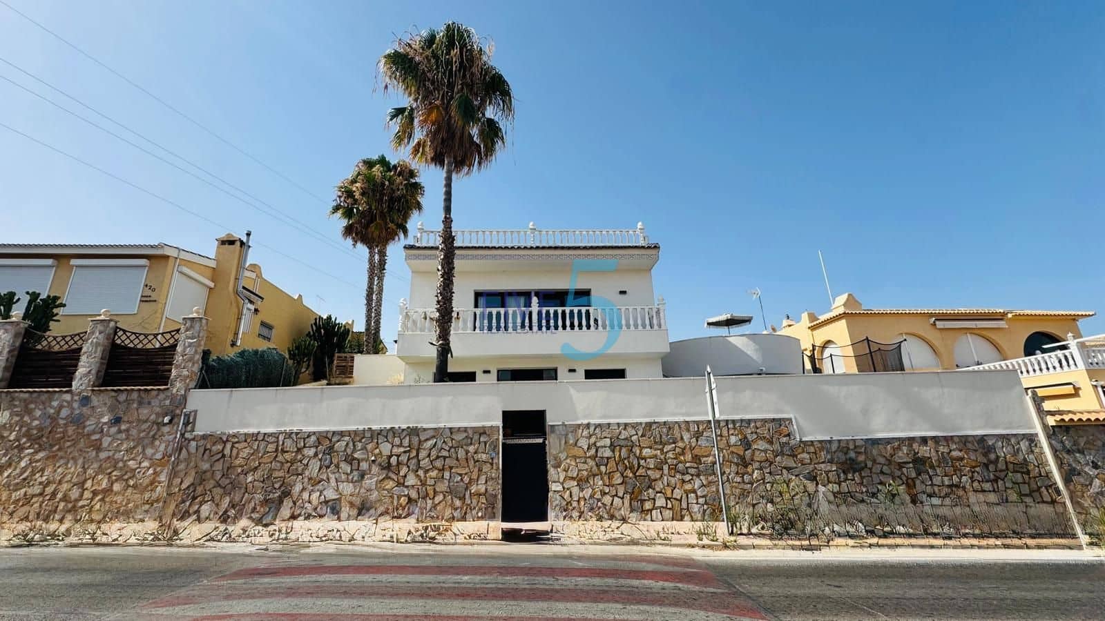 3 bedroom Villa for sale in Villamartin with pool garage - € 419,900 (Ref: 9964033)
