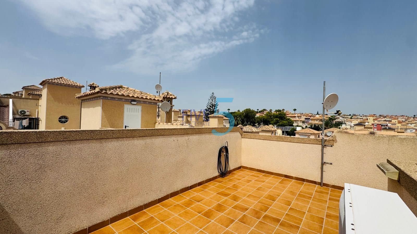 3 soverom Hus til salgs i Villamartin med svømmebasseng garasje - € 229 000 (Ref: 9965913)