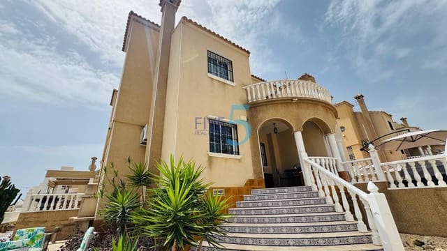 3 soverom Hus til salgs i Villamartin, Orihuela med svømmebasseng garasje - € 229 000 (Ref: 9965913)