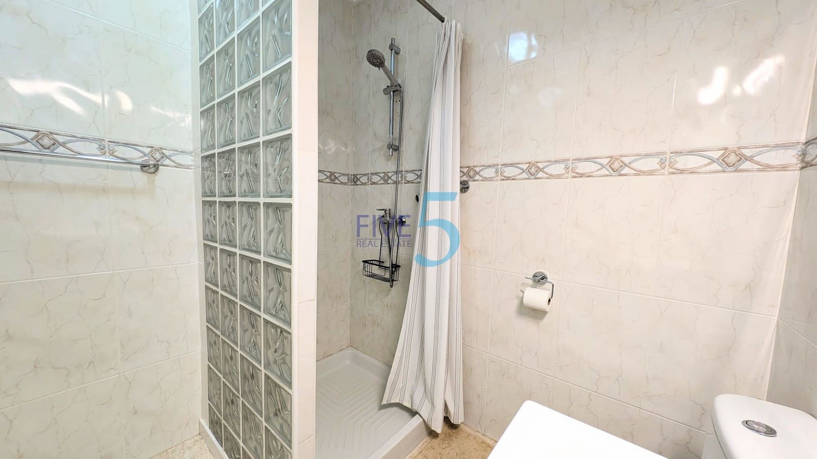 3 chambre Villa/Maison Semi-Mitoyenne à vendre à Ciudad Quesada avec piscine - 285 000 € (Ref: 9966957)