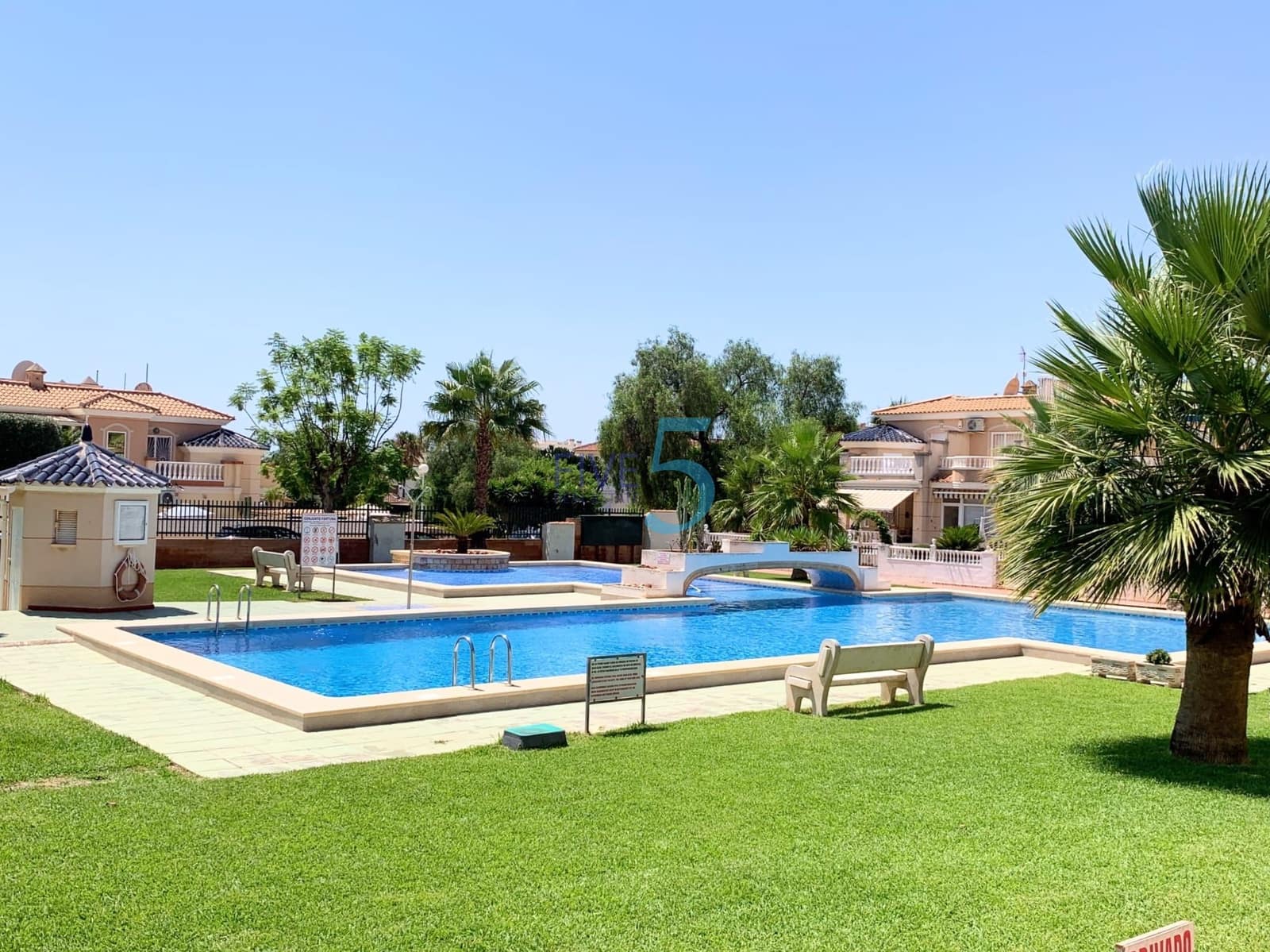 3 chambre Villa/Maison Semi-Mitoyenne à vendre à Ciudad Quesada avec piscine - 285 000 € (Ref: 9966957)