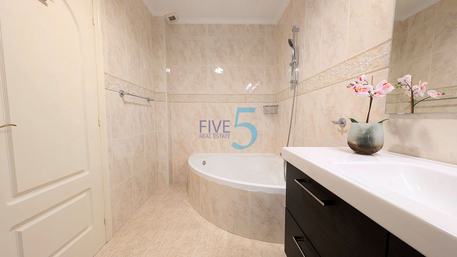 3 sypialnia Dom blizniak na sprzedaż w Ciudad Quesada z basenem - 285 000 € (Ref: 9966957)