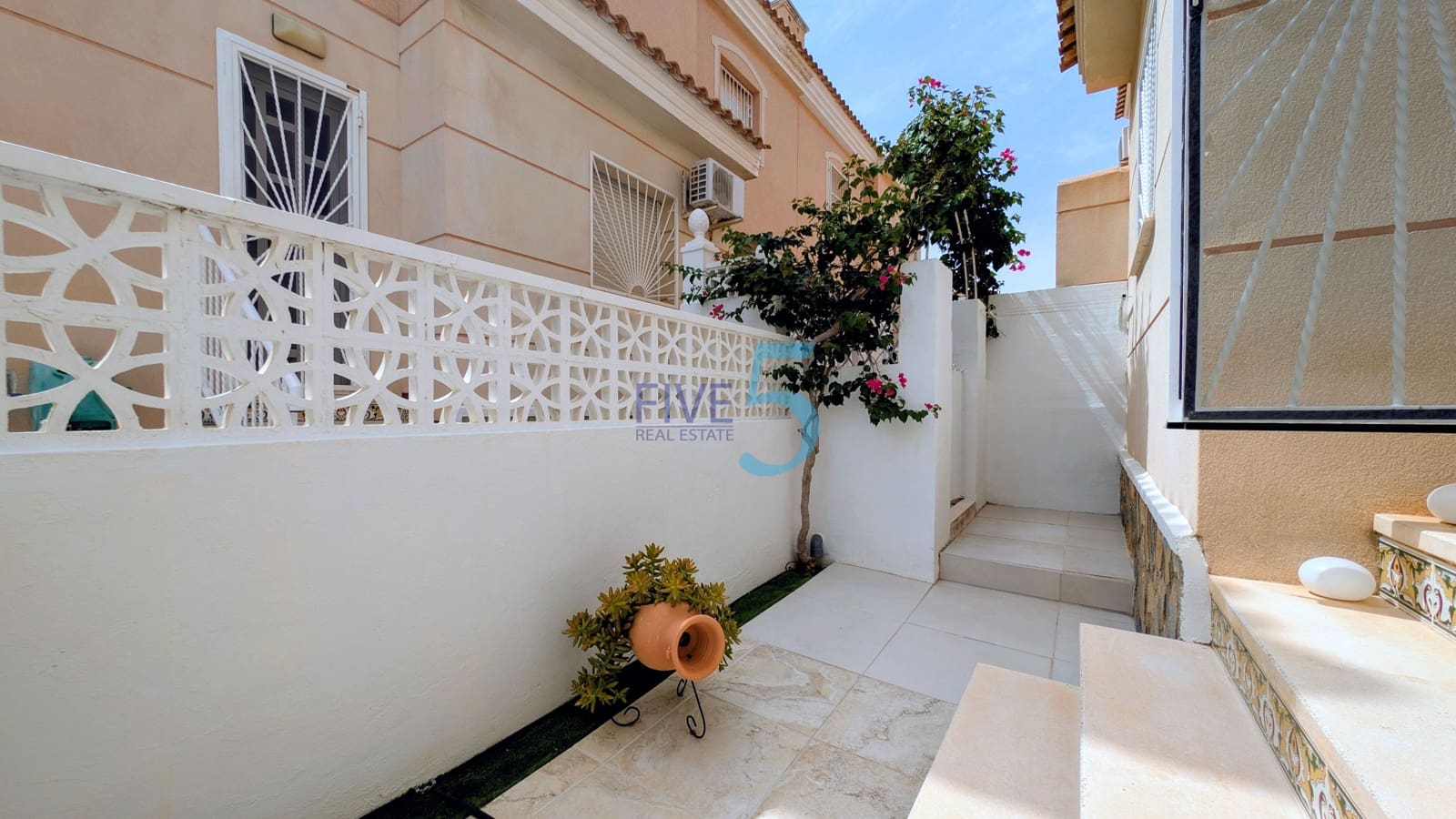 3 sypialnia Dom blizniak na sprzedaż w Ciudad Quesada z basenem - 285 000 € (Ref: 9966957)