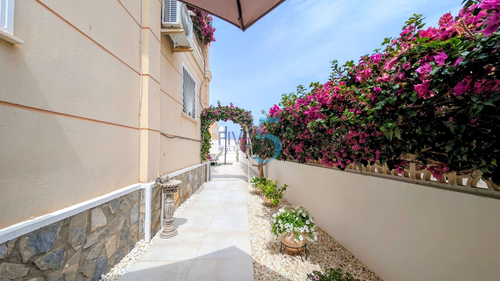 3 sypialnia Dom blizniak na sprzedaż w Ciudad Quesada z basenem - 285 000 € (Ref: 9966957)