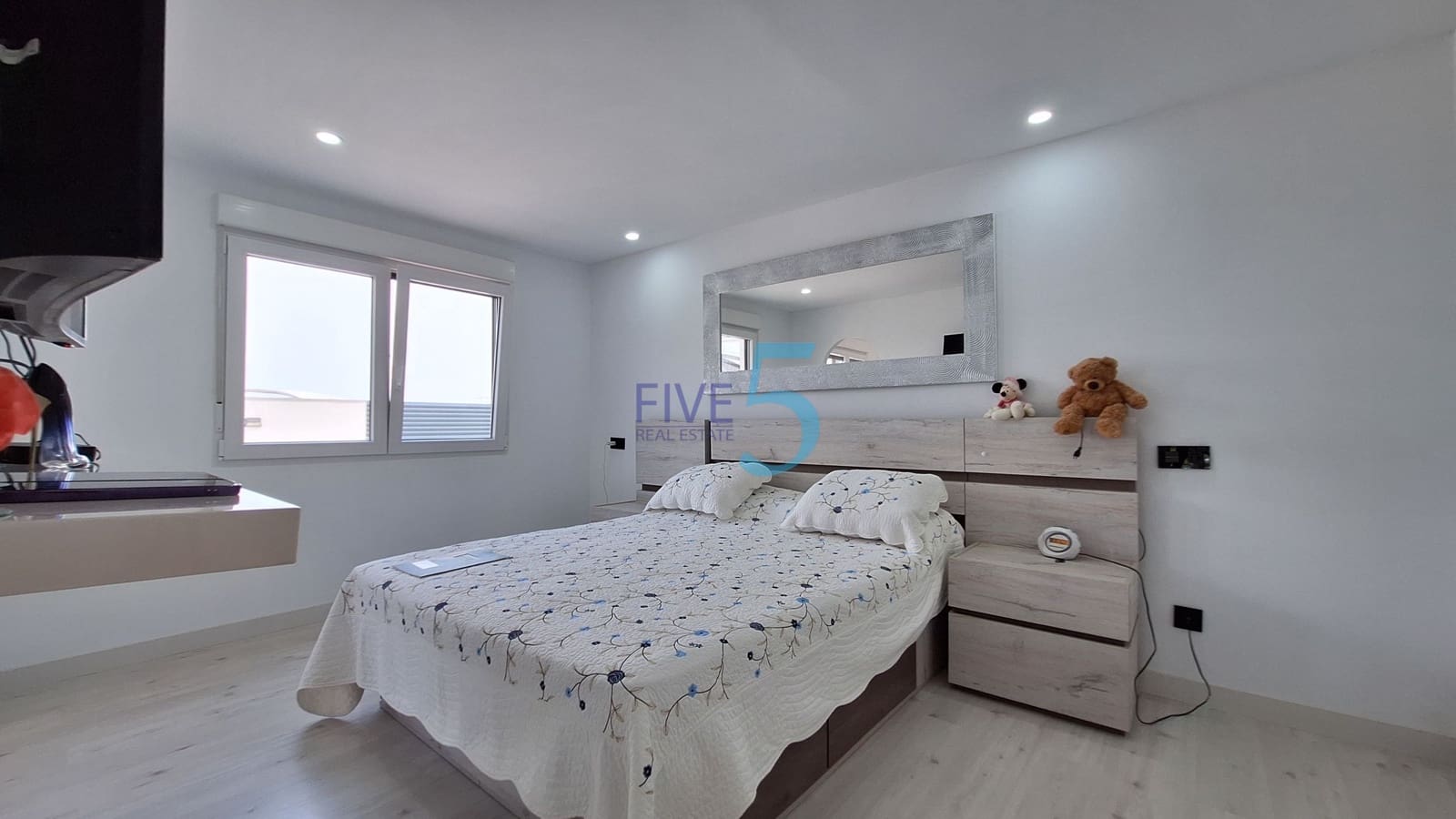 3 bedroom Villa for sale in San Fulgencio with pool garage - € 499,000 (Ref: 9969039)