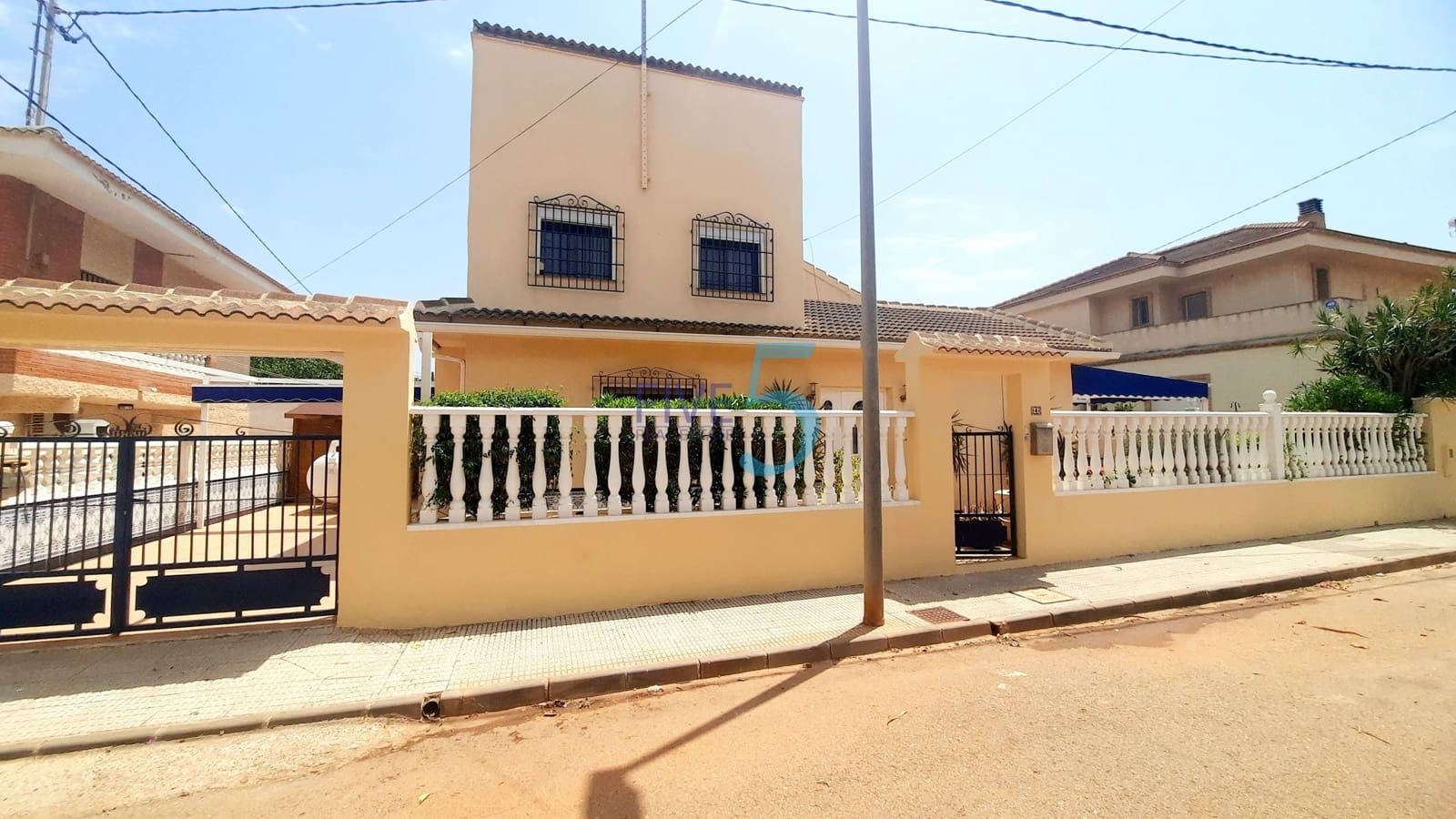 5 bedroom Villa for sale in Los Urrutias with pool garage - € 379,000 (Ref: 9971616)