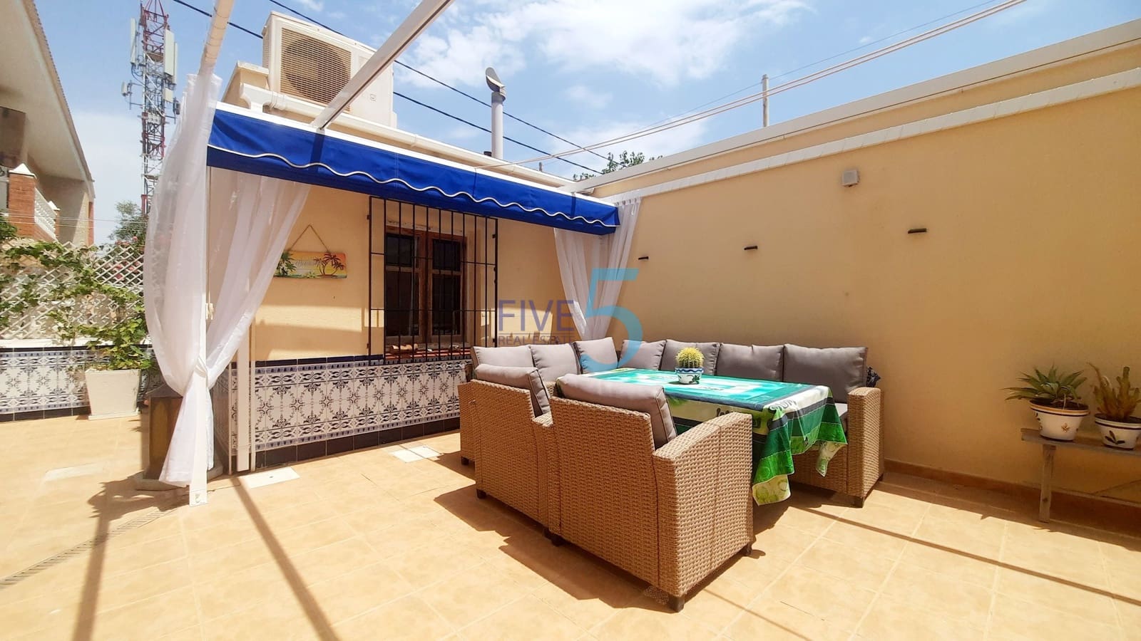 5 bedroom Villa for sale in Los Urrutias with pool garage - € 379,000 (Ref: 9971616)