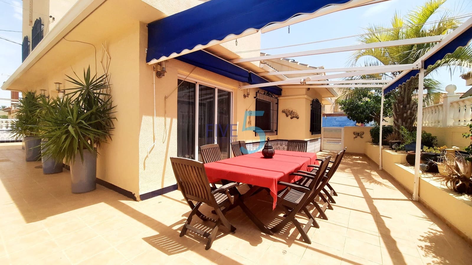 5 bedroom Villa for sale in Los Urrutias with pool garage - € 379,000 (Ref: 9971616)