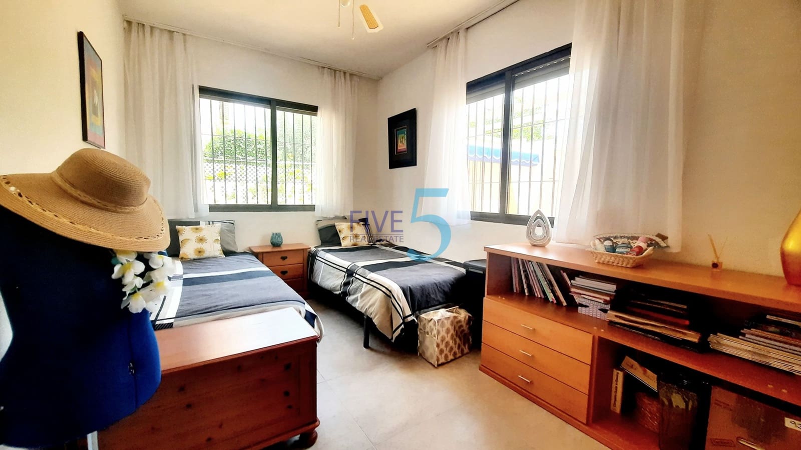 5 bedroom Villa for sale in Los Urrutias with pool garage - € 379,000 (Ref: 9971616)