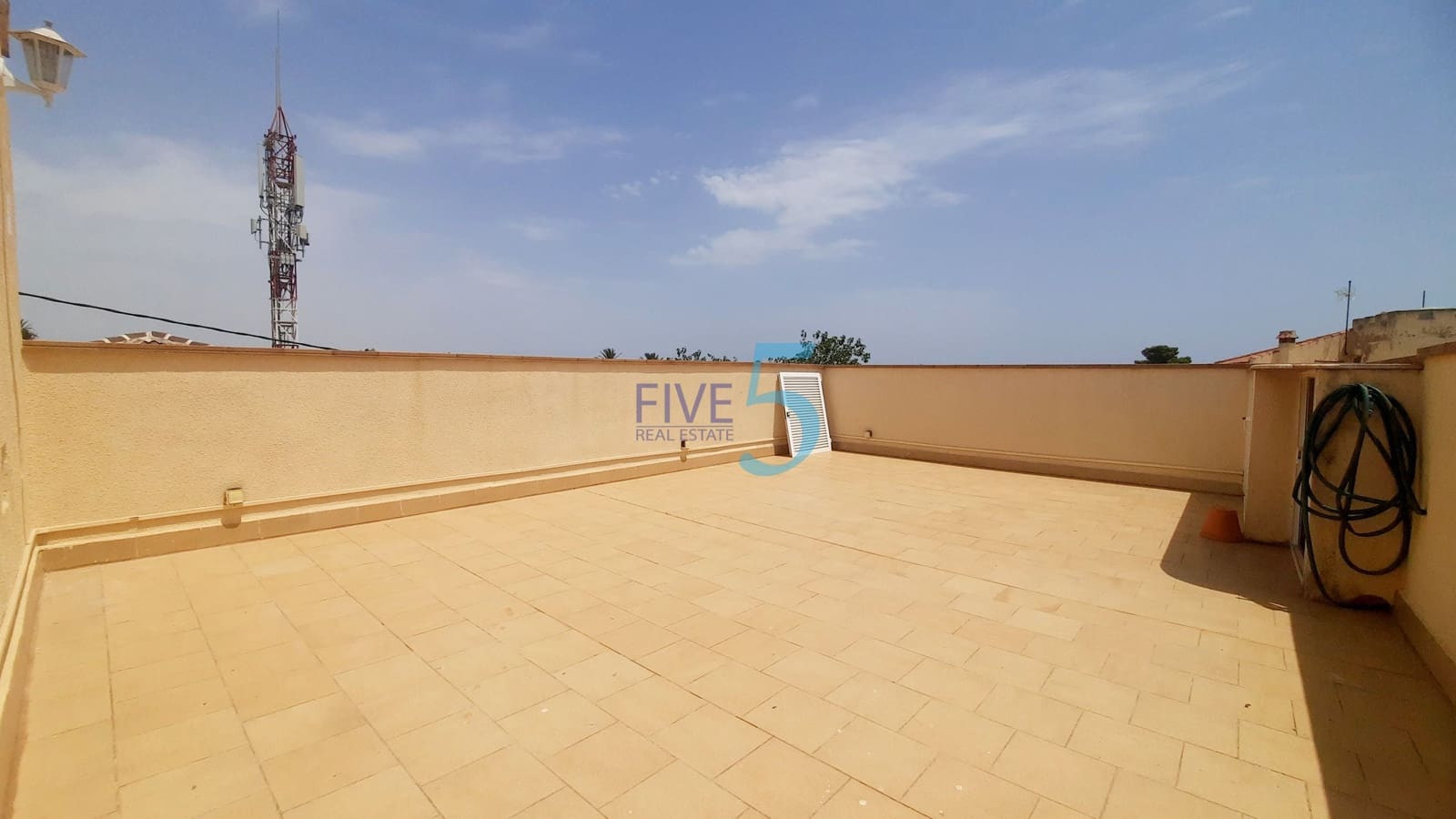 5 bedroom Villa for sale in Los Urrutias with pool garage - € 379,000 (Ref: 9971616)