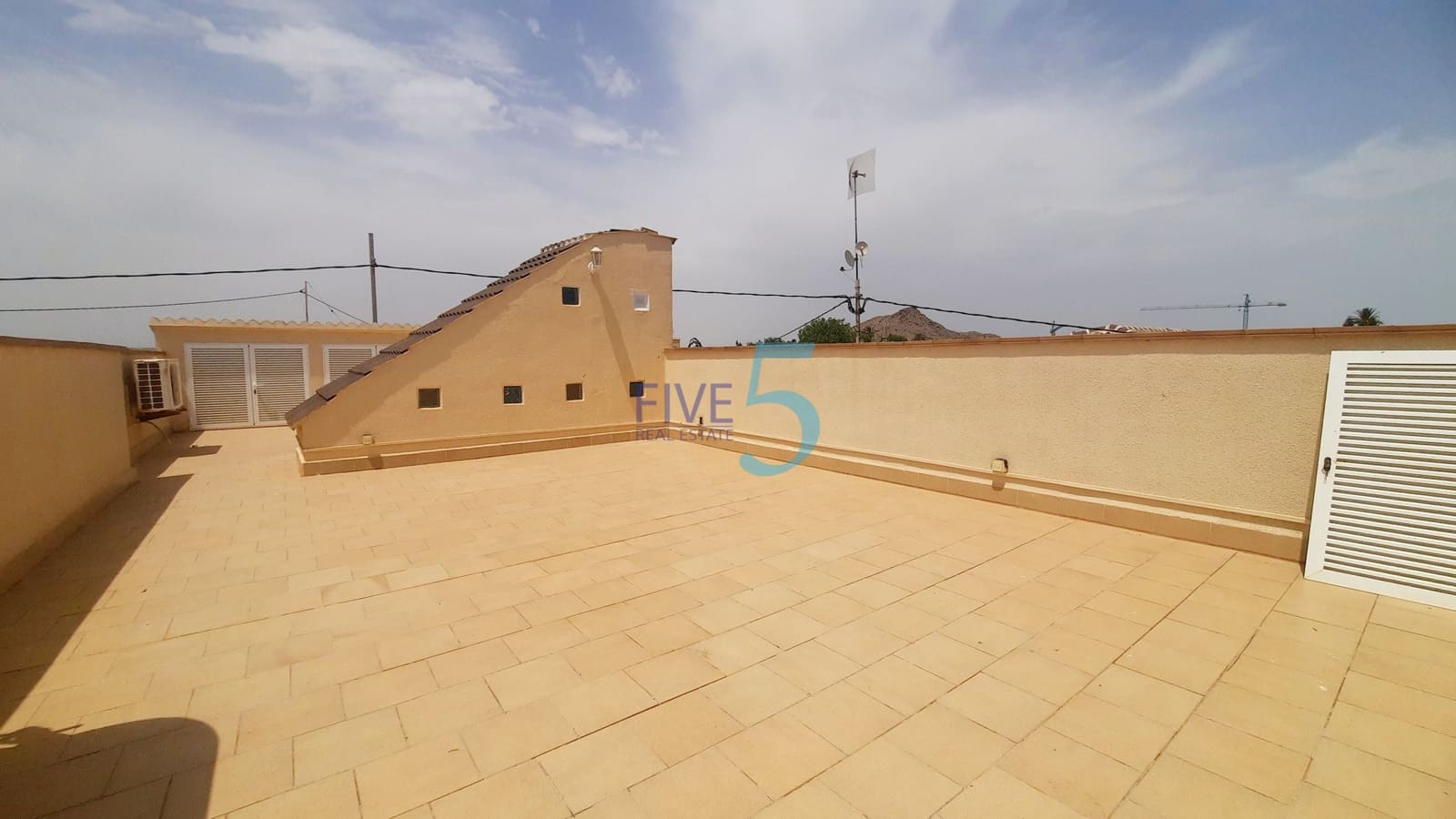 5 bedroom Villa for sale in Los Urrutias with pool garage - € 379,000 (Ref: 9971616)