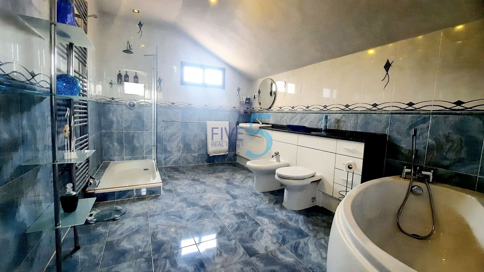 5 bedroom Villa for sale in Los Urrutias with pool garage - € 379,000 (Ref: 9971616)