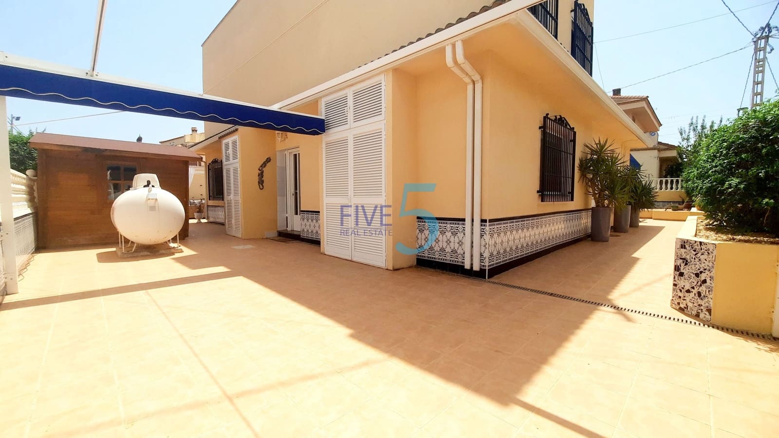 5 bedroom Villa for sale in Los Urrutias with pool garage - € 379,000 (Ref: 9971616)
