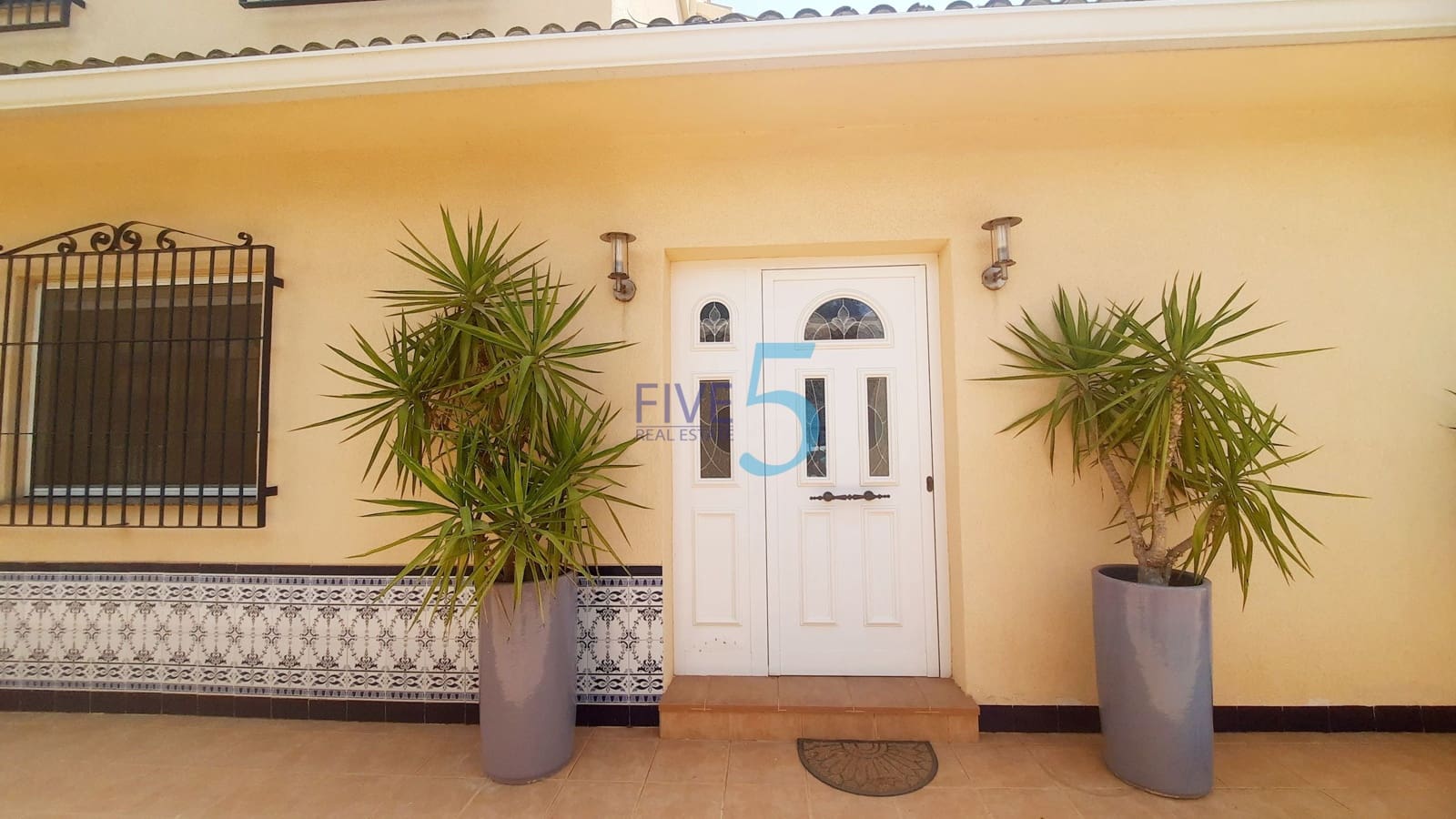 5 bedroom Villa for sale in Los Urrutias with pool garage - € 379,000 (Ref: 9971616)