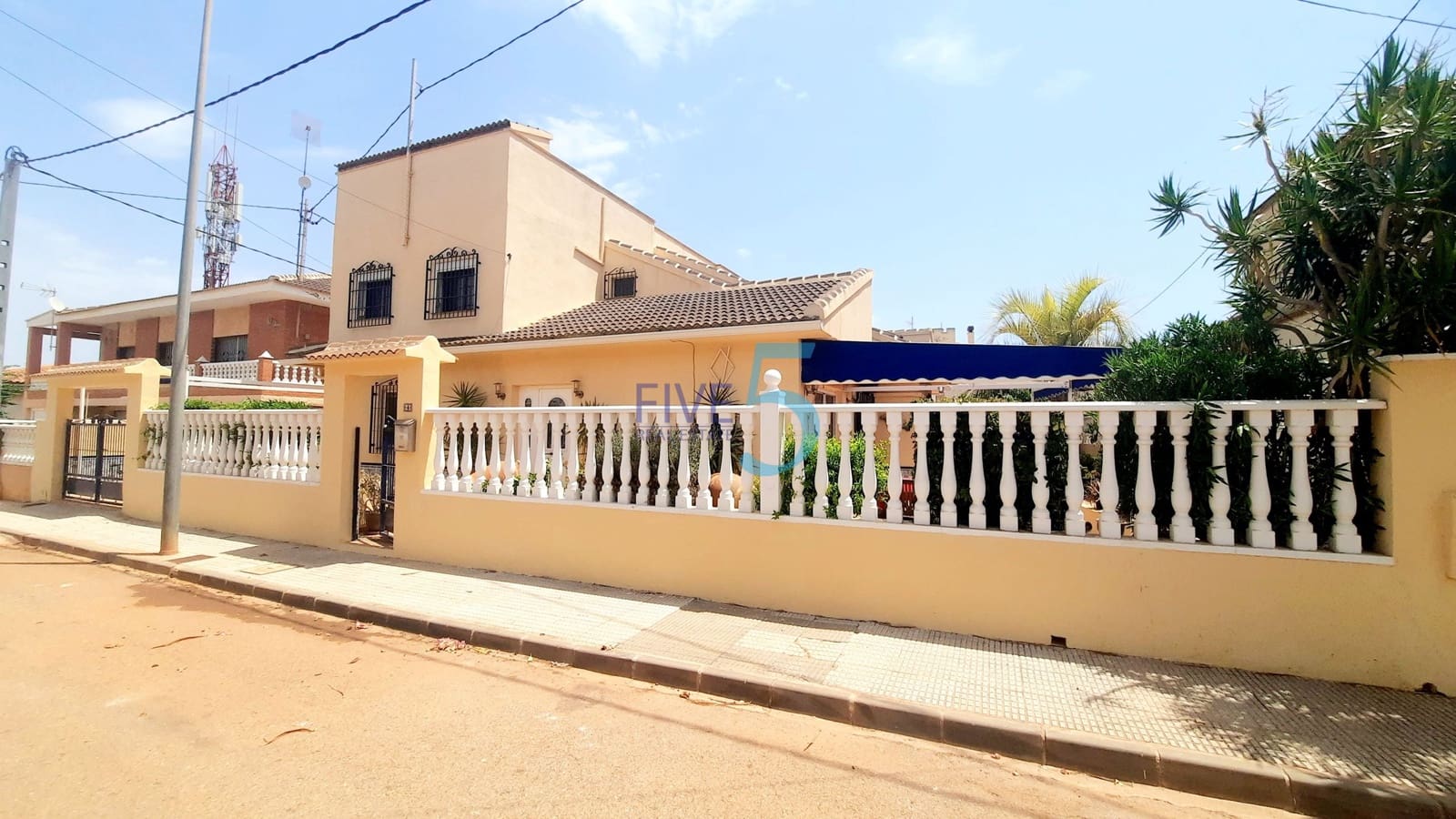 5 bedroom Villa for sale in Los Urrutias with pool garage - € 379,000 (Ref: 9971616)