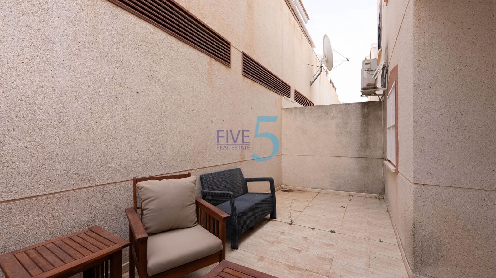 2 bedroom Apartment for sale in Villamartin with pool garage - € 145,000 (Ref: 9971617)