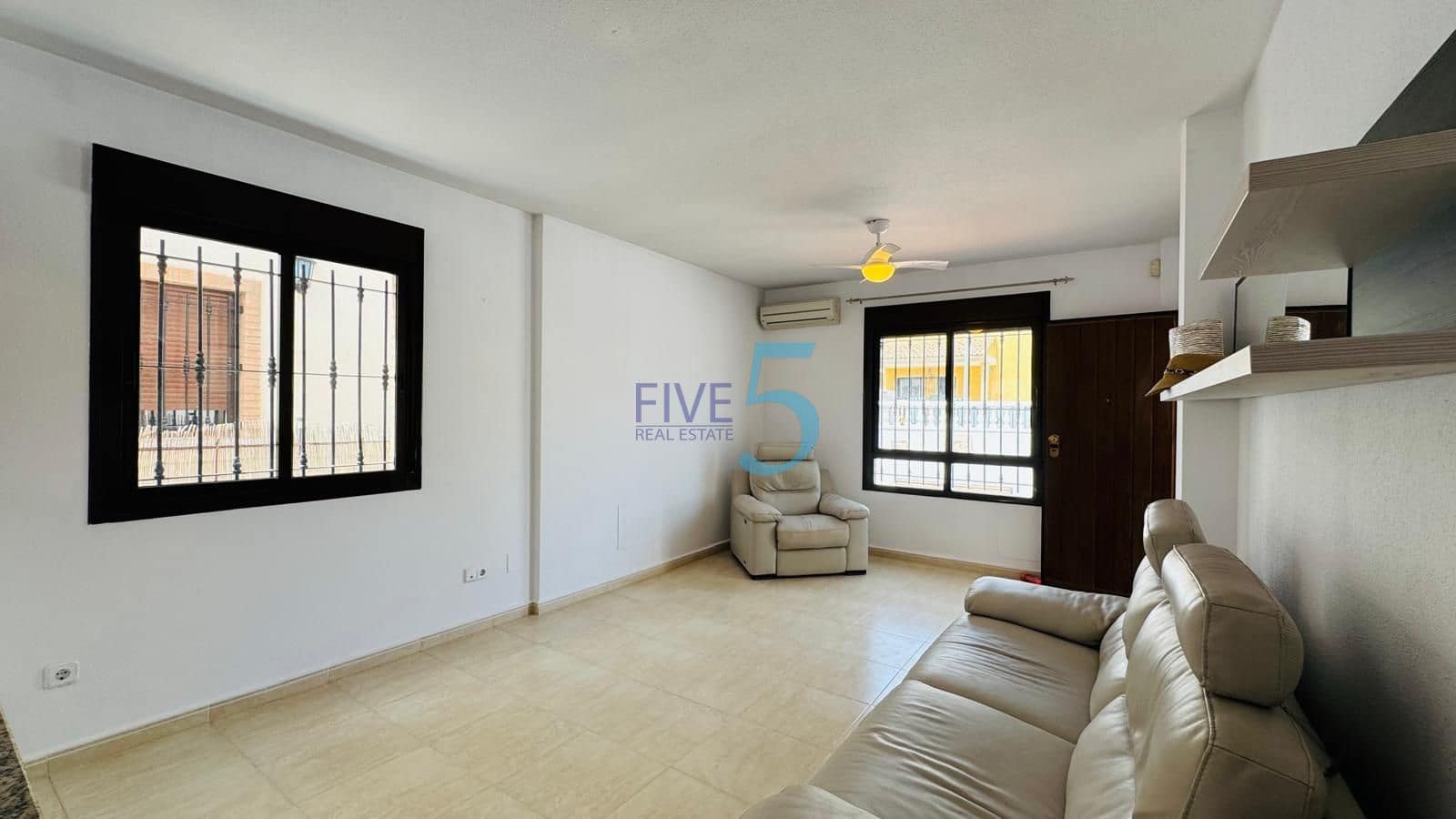 3 bedroom Villa for sale in Villamartin with pool garage - € 299,000 (Ref: 9973845)