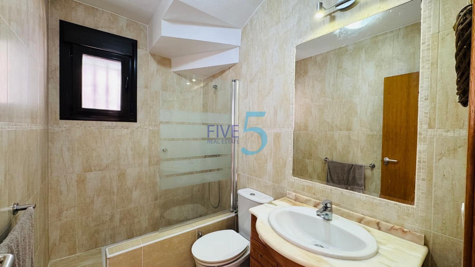 3 bedroom Villa for sale in Villamartin with pool garage - € 299,000 (Ref: 9973845)