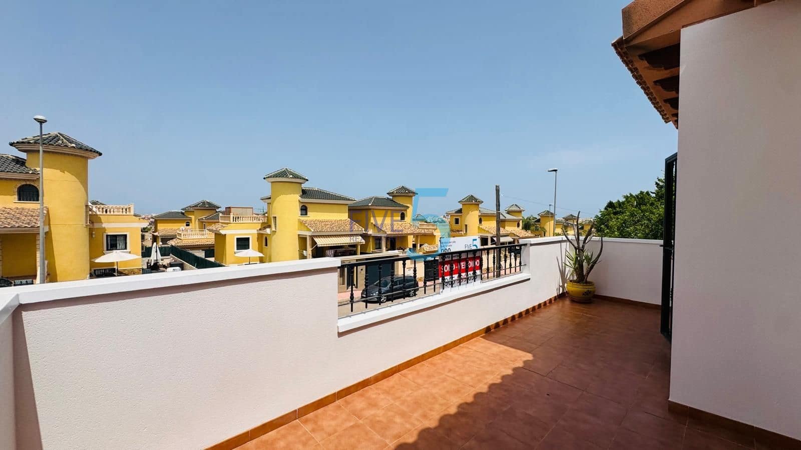 3 bedroom Villa for sale in Villamartin with pool garage - € 299,000 (Ref: 9973845)