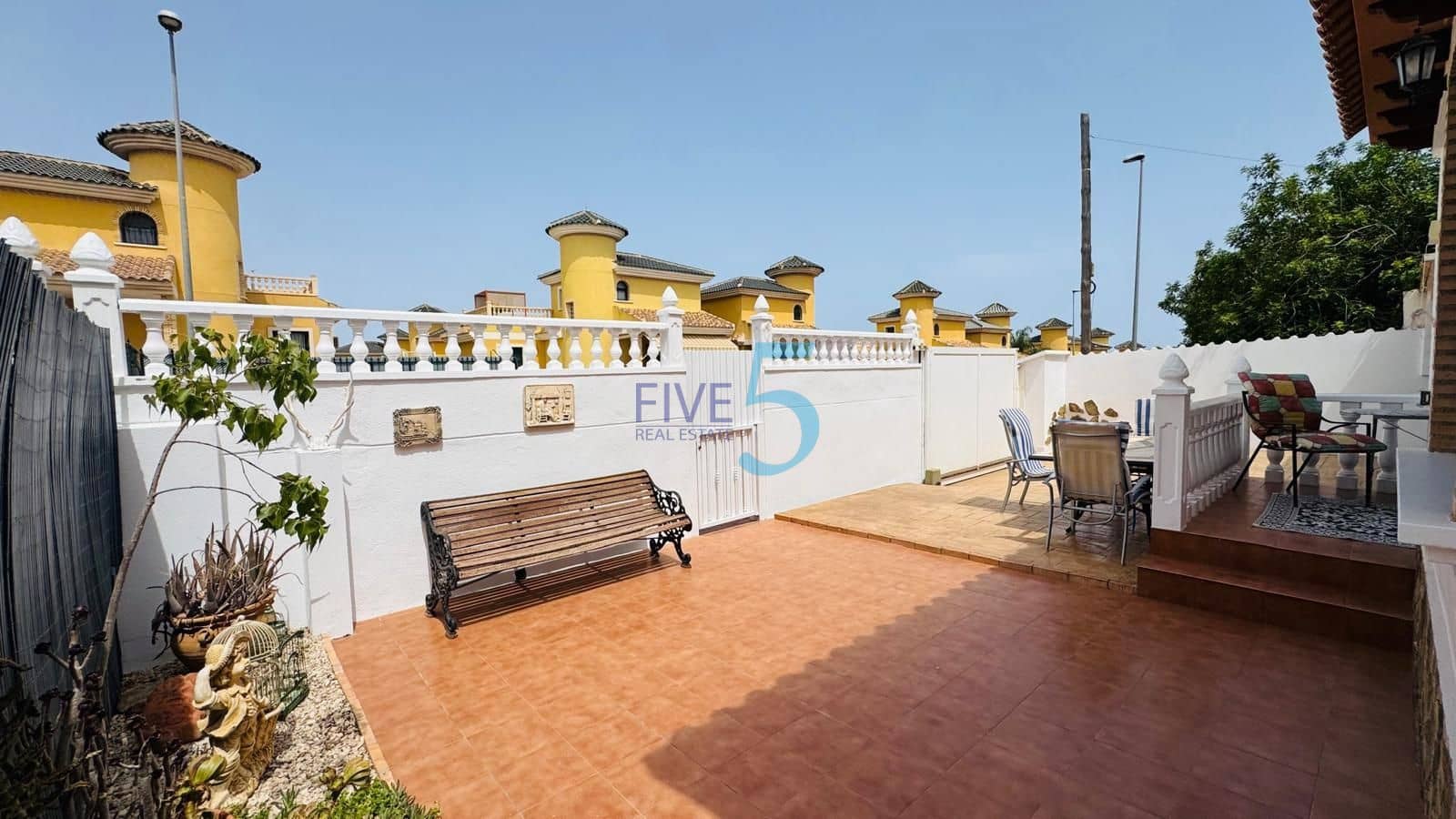 3 bedroom Villa for sale in Villamartin with pool garage - € 299,000 (Ref: 9973845)