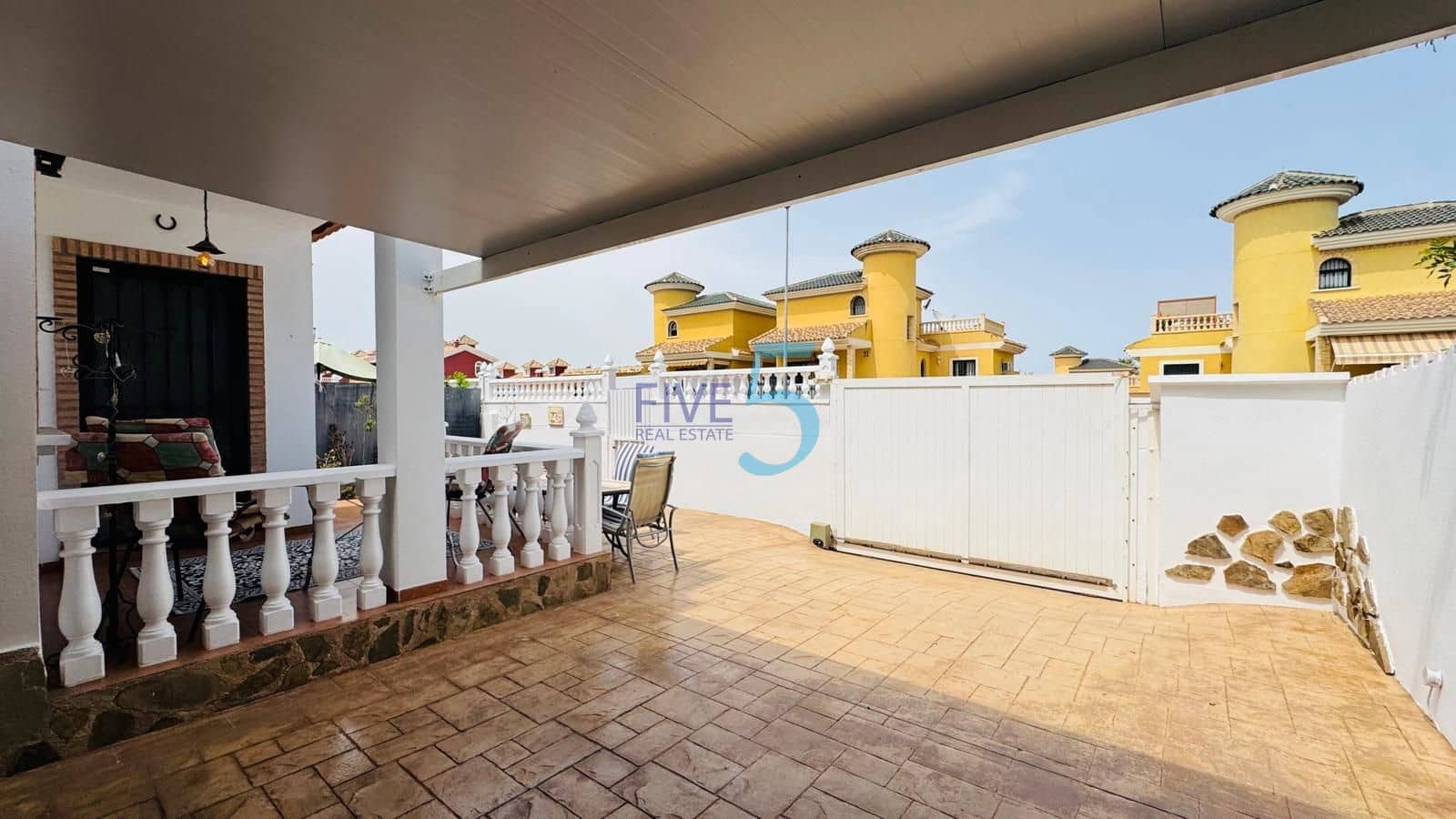 3 bedroom Villa for sale in Villamartin with pool garage - € 299,000 (Ref: 9973845)