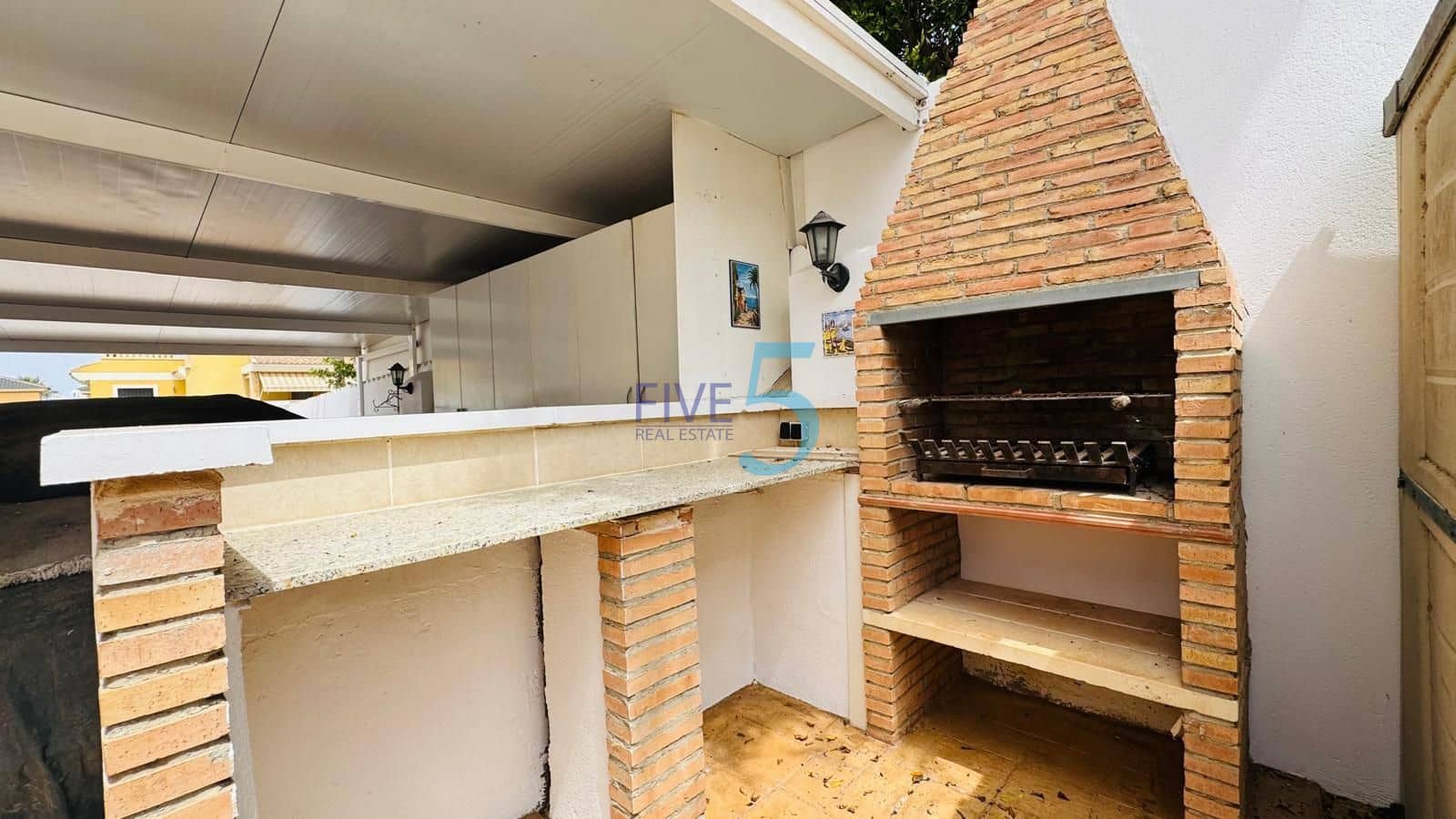 3 bedroom Villa for sale in Villamartin with pool garage - € 299,000 (Ref: 9973845)