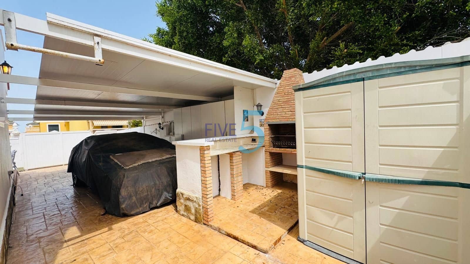 3 bedroom Villa for sale in Villamartin with pool garage - € 299,000 (Ref: 9973845)