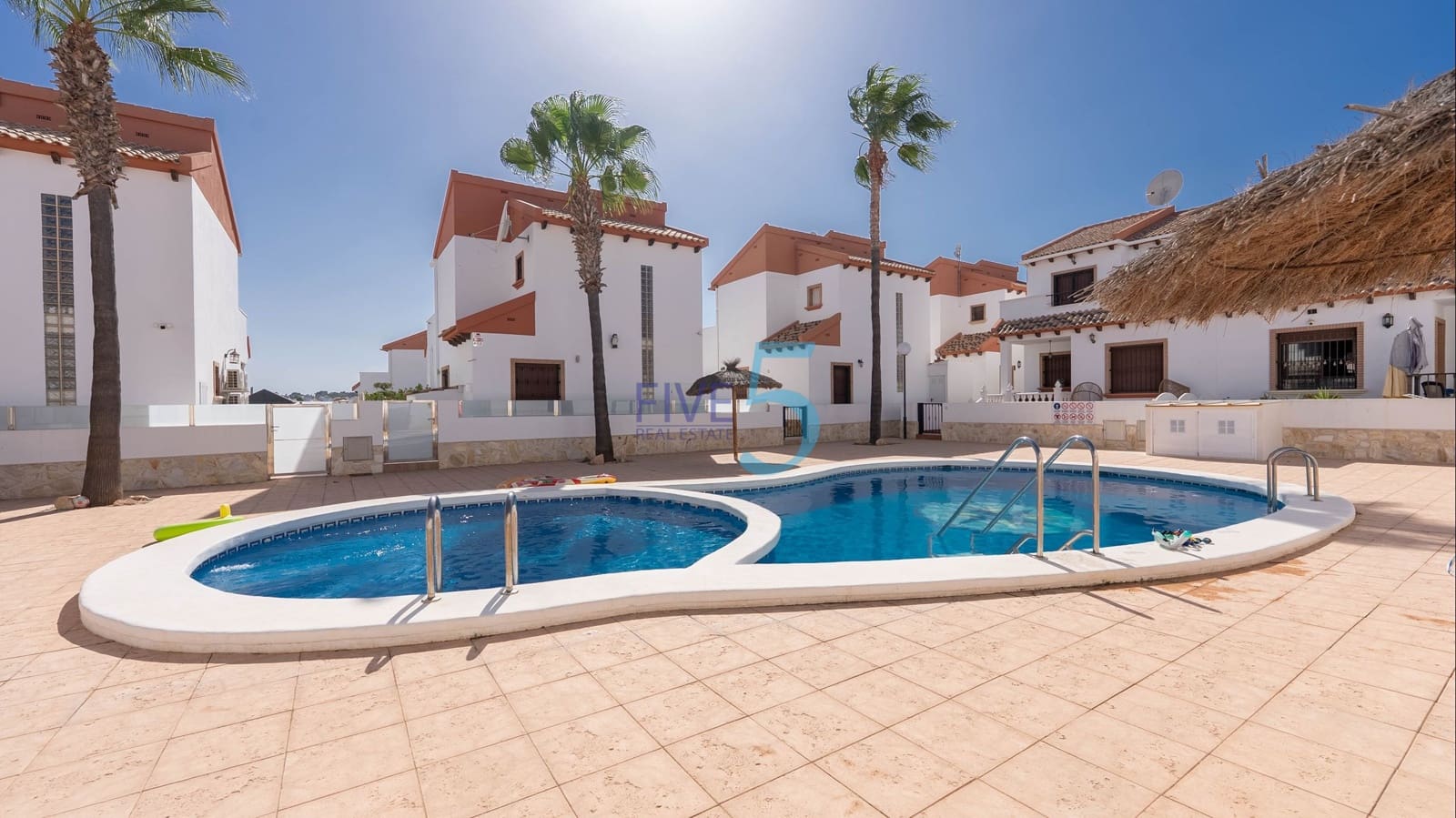 3 soverom Villa til salgs i Villamartin med svømmebasseng garasje - € 299 000 (Ref: 9973845)
