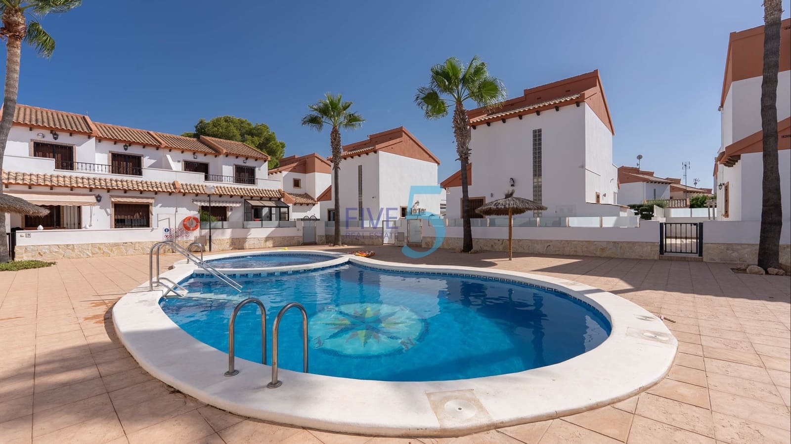 3 soverom Villa til salgs i Villamartin med svømmebasseng garasje - € 299 000 (Ref: 9973845)