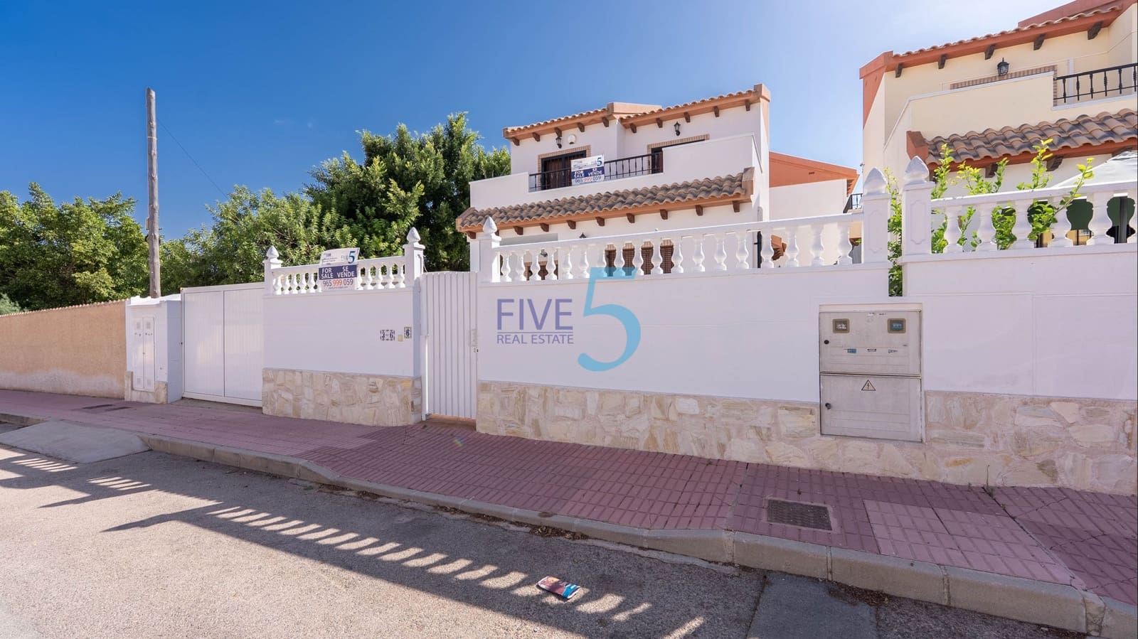3 soverom Villa til salgs i Villamartin med svømmebasseng garasje - € 299 000 (Ref: 9973845)