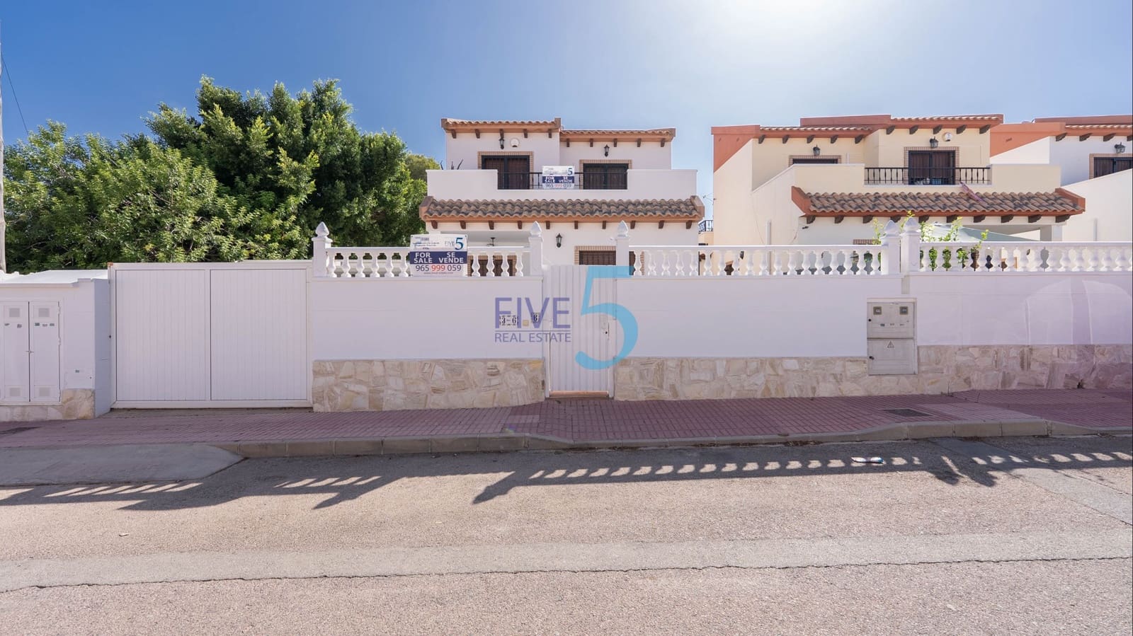 3 soverom Villa til salgs i Villamartin med svømmebasseng garasje - € 299 000 (Ref: 9973845)