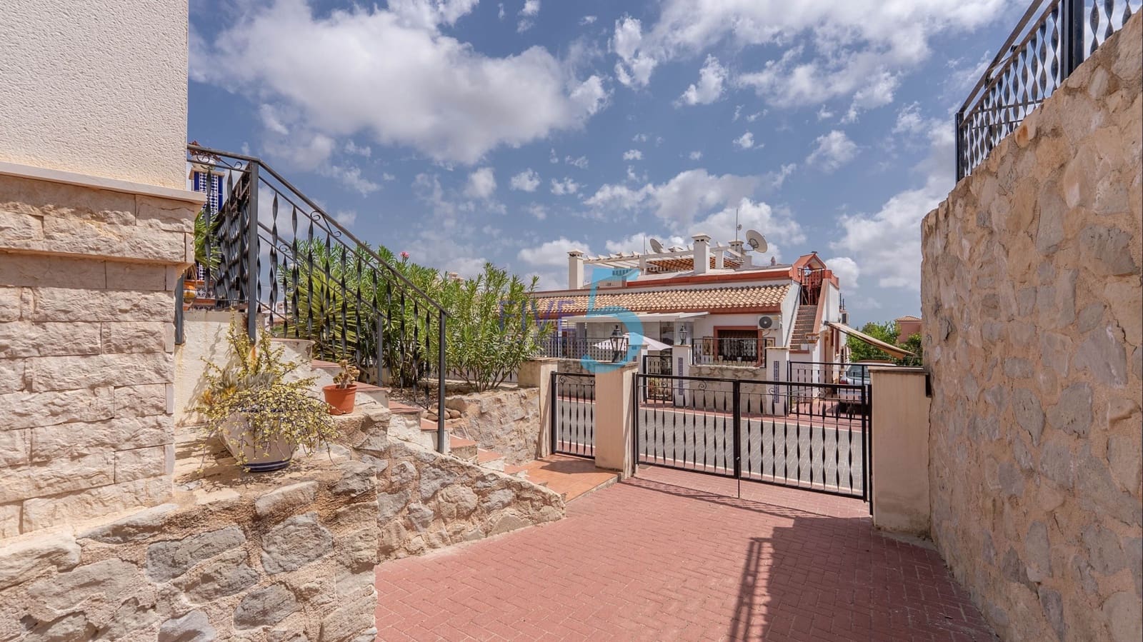2 bedroom Townhouse for sale in San Miguel de Salinas with pool - € 189,000 (Ref: 9974527)