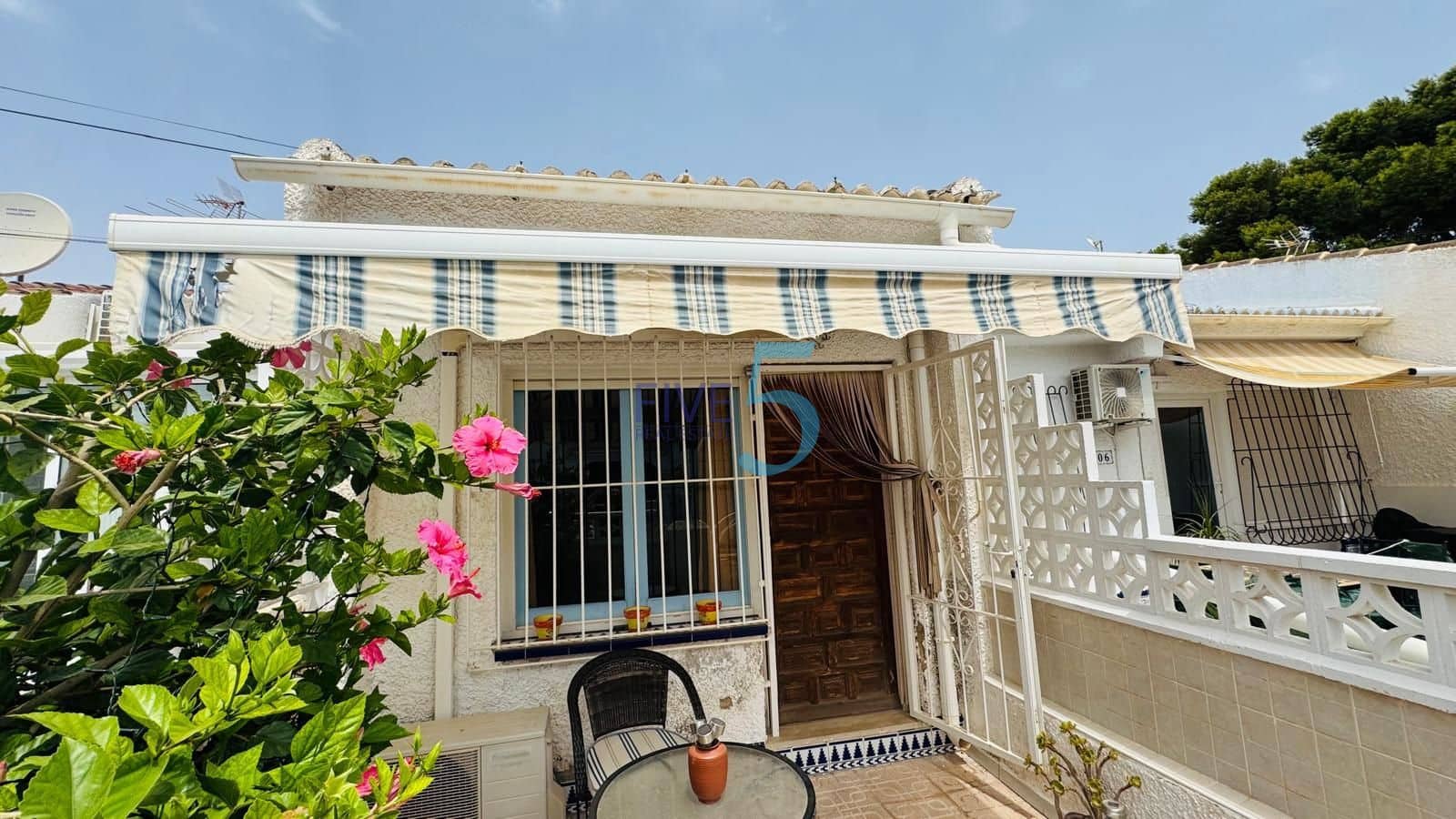 1 bedroom Townhouse for sale in Torrevieja with pool - € 98,000 (Ref: 9974528)