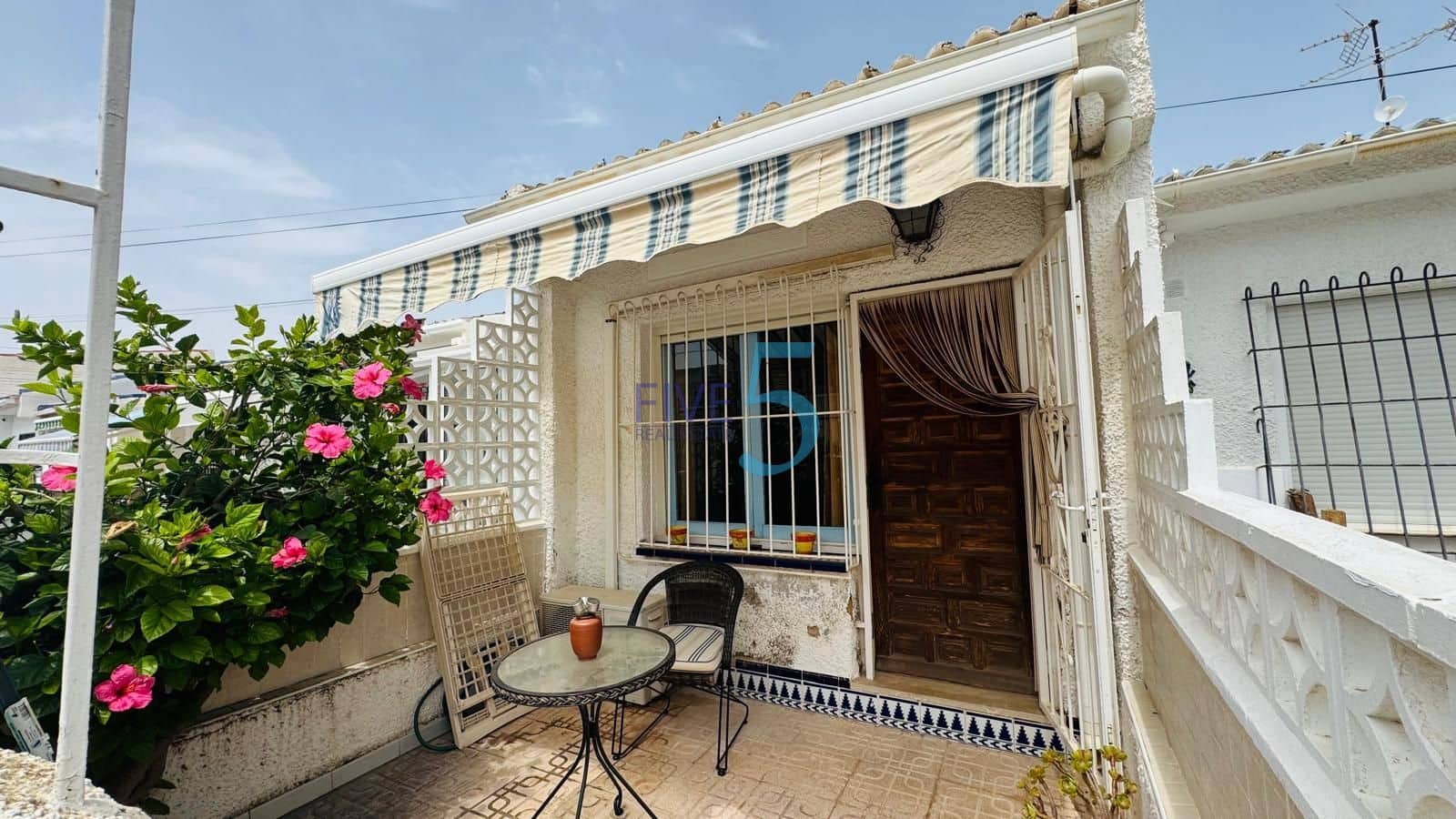 1 bedroom Townhouse for sale in Torrevieja with pool - € 98,000 (Ref: 9974528)
